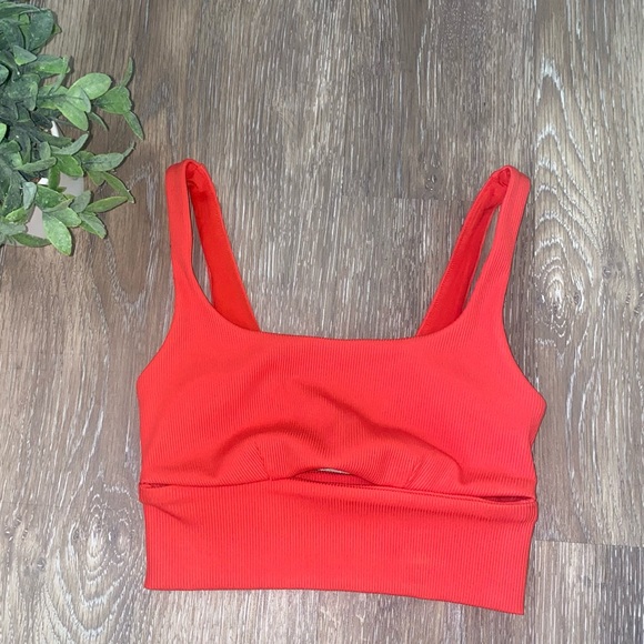 ALO Yoga Red Hot Summer Slit Bra - Picture 3 of 4